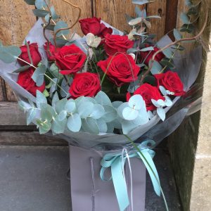Simply Red Roses